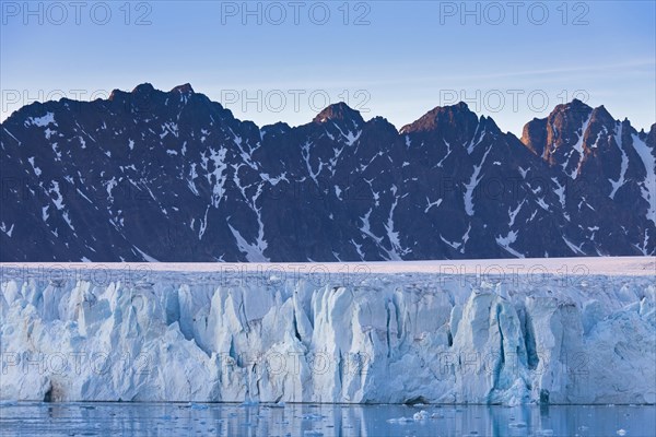 Lilliehoeoekbreen glacier calving into Lilliehoeoekfjorden