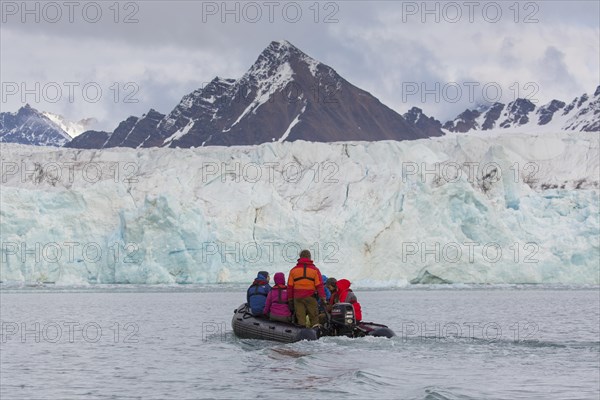 Eco-tourists watching Fjortende Julibreen