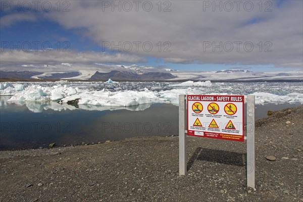 Warning sign at Joekulsarlon