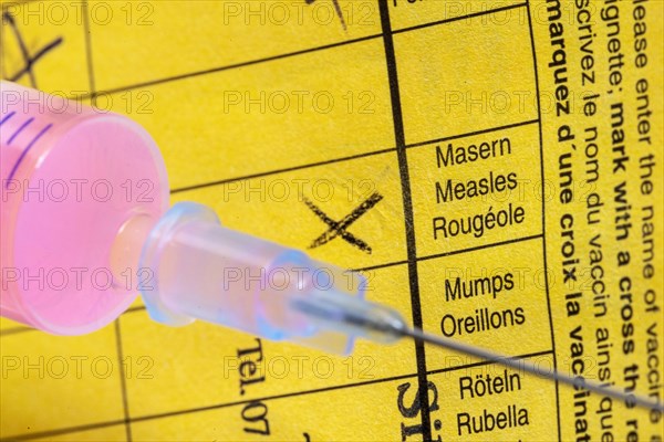 Vaccination certificate with syringe