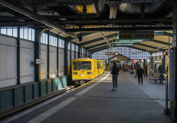 Above-ground underground station Gleisdreieck