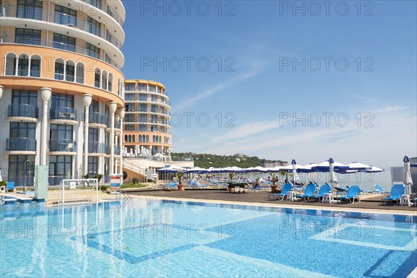 Hotel Azalia with swimming pool and beach