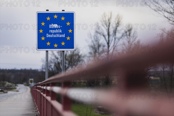 Border sign pointing to the Federal Republic of Germany