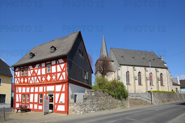 St. Peter in Ketten Church and half-timbered house of the savings bank