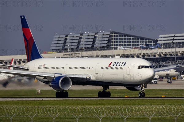 Boeing 767-400 of the airline Delta Air Lines