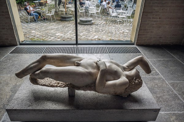 Reclining figure