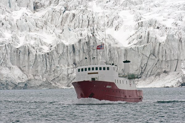 Norwegian passenger ship MS Polargirl in front of the Nordenskioeldbreen