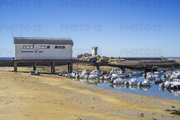 SNSM lifeboat station and lighthouse at the port