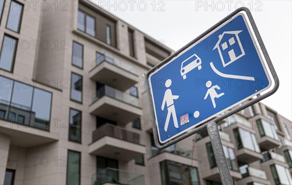 A sign indicates the beginning of a play street Berlin