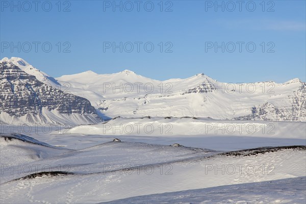 Snow covered mountains along the Joekulsarlon glacier lagoon in winter