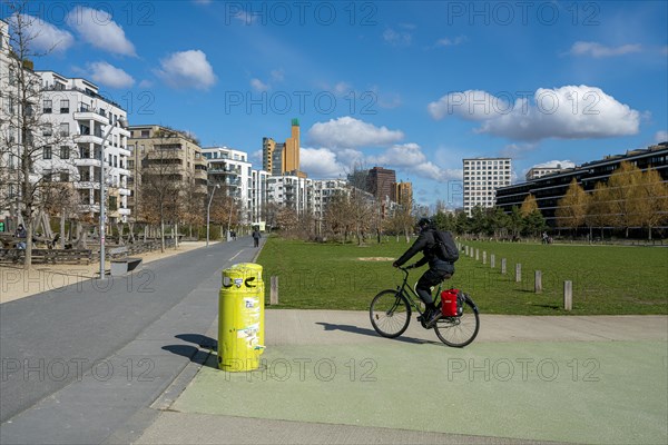 Park Gleisdreieck with new buildings and green spaces