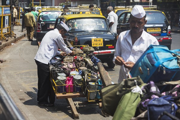 Around 5000 dabbawalas bring office workers their daily lunch with great delivery accuracy. The food