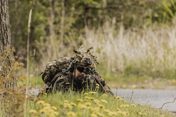 A Bundeswehr soldier with rifle at the ready