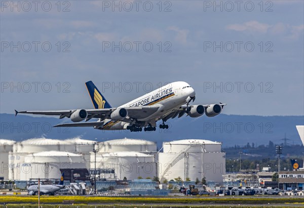 Airbus A380-841 of Singapore Airlines taking off at Fraport Airport