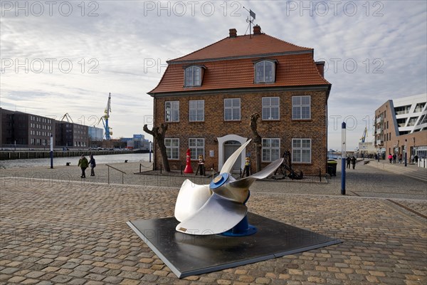 Rudder propeller for harbour and deep-sea tugs in front of the tree house