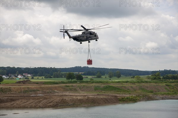 Bundeswehr helicopter with fire extinguishing tank 5000 litres