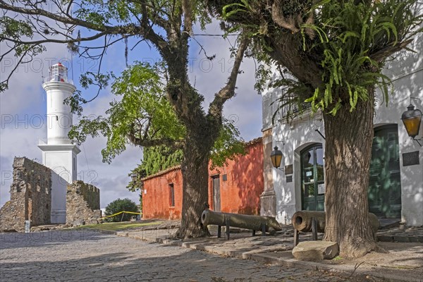 Lighthouse and old Portuguese guns in the colonial Barrio Historico