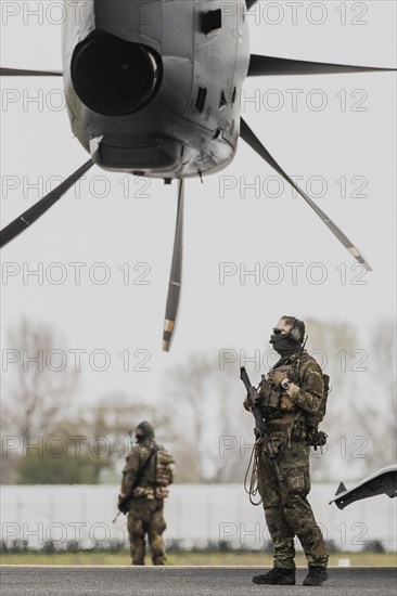 Soldiers of the German Armed Forces sign off in front of the Airbus A400M aircraft