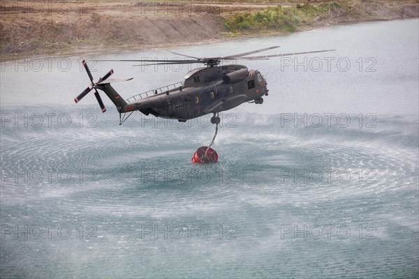 Bundeswehr helicopter with fire extinguishing tank 5000 litres