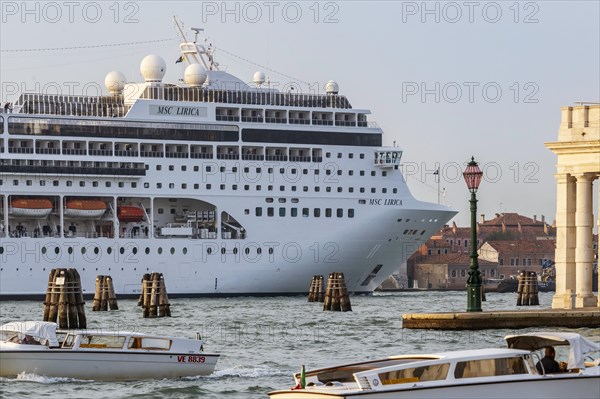 A cruise ship is heading for the Stazione Marittima cruise terminal. Meanwhile