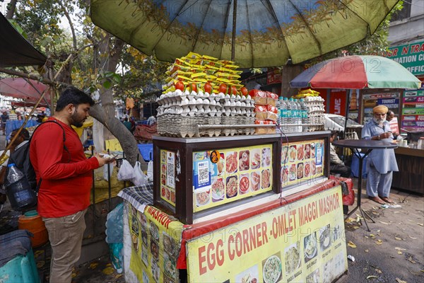 Omelette street vendor with paytm logo for cashless payment at his stall in Paharganj