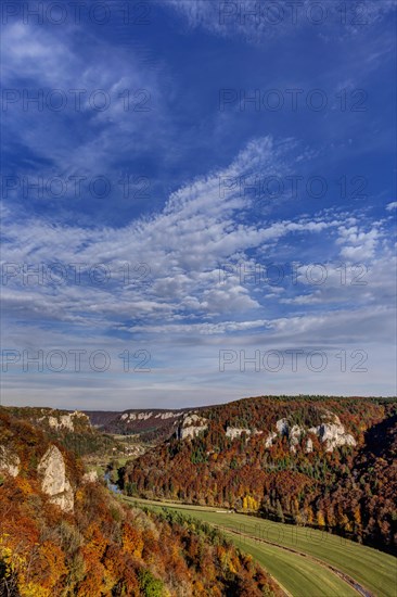 View from Eichfelsen down into the Danube valley