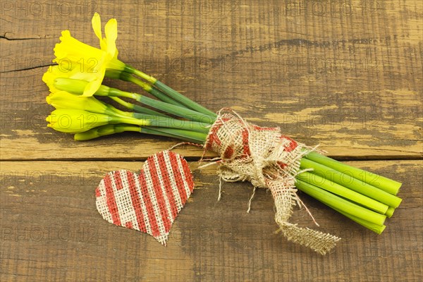 Linen Daffodil Bouquet with Heart