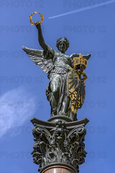 Figure of Victoria on the war memorial