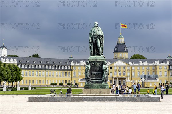 Baden flag above the baroque palace