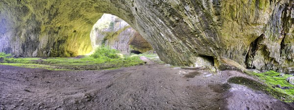 Devetashka Cave