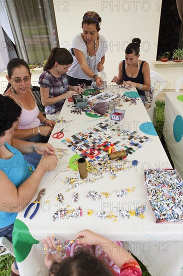 Costa Rican woman made key rings from old newspapers