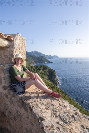 Young tourist at the Torre des Verger