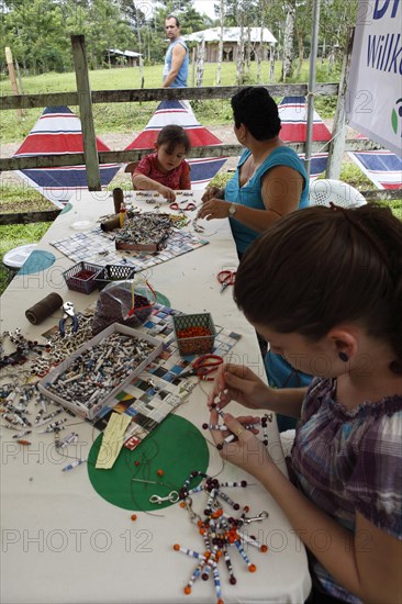 Costa Rican woman made key rings from old newspapers