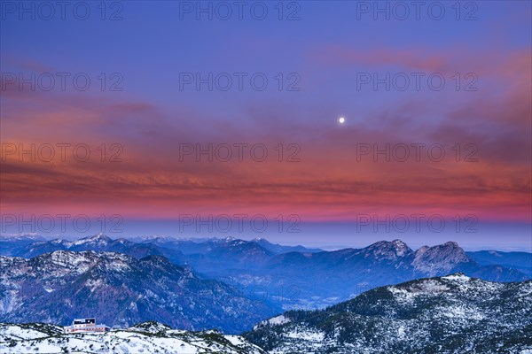 Red clouds at dawn on the Berchtesgadener Hochthron