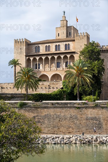 Royal Palace La Almudaina in the evening light