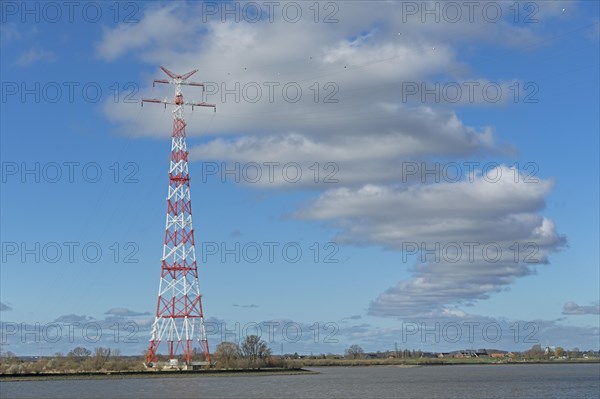 Southern support mast of the Elbe crossing 1