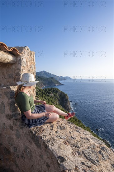 Young tourist at the Torre des Verger