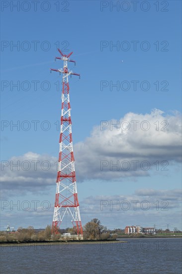 Southern support mast of Elbe crossing 1