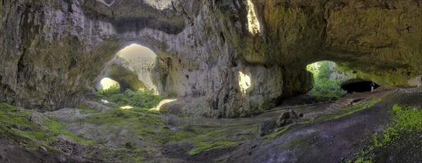 Devetashka Cave