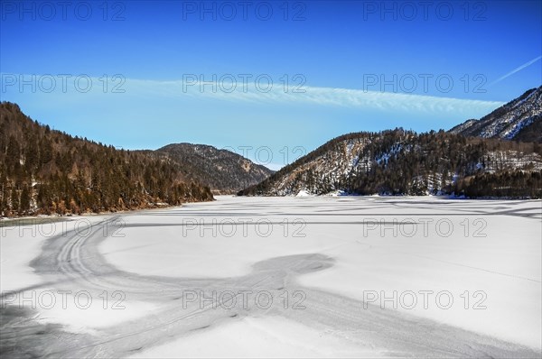 Ice surface with water channels