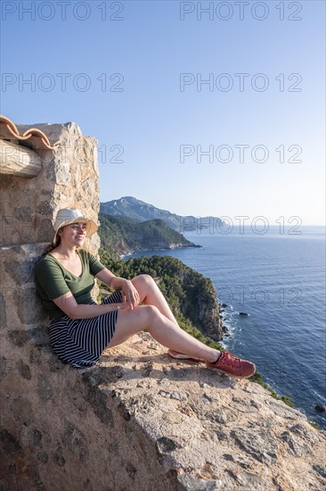 Young tourist at the Torre des Verger