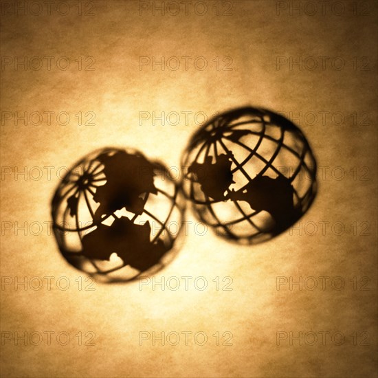 Wire globes Silhouette Sepia
