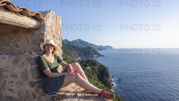 Young tourist at the Torre des Verger