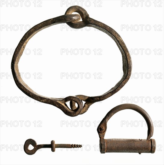 Wrought iron slave collar with a large locking device