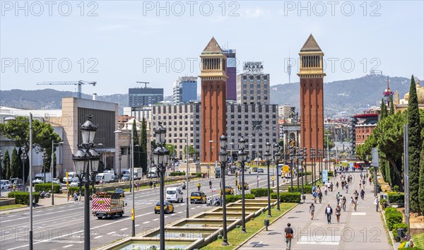 Avinguda de la Reina Maria Cristina Street