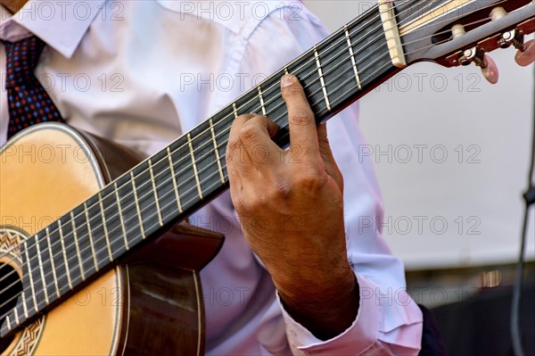 Live musical performance of Brazilian popular music with seven string acoustic guitar