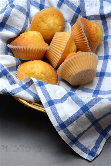 Several muffins with cloth