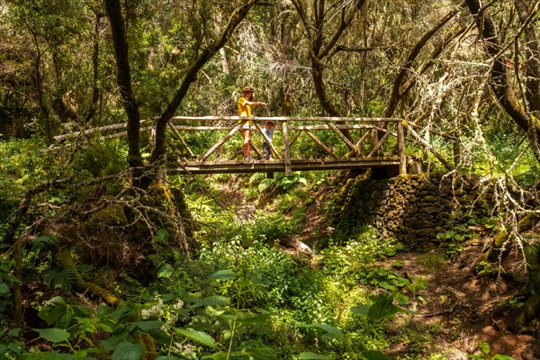 A mother on a bridge on the La Llania trekking trail in El Hierro