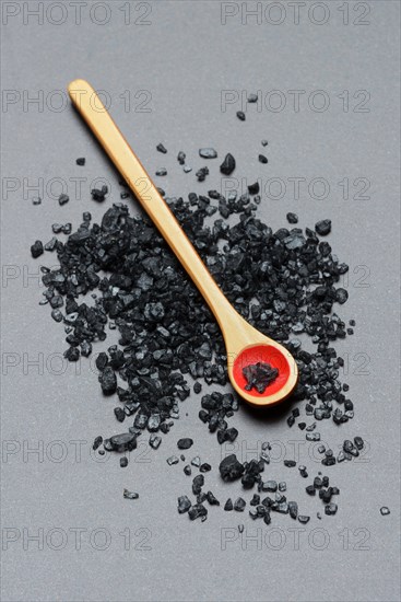 Black Hawaiian salt on spoon