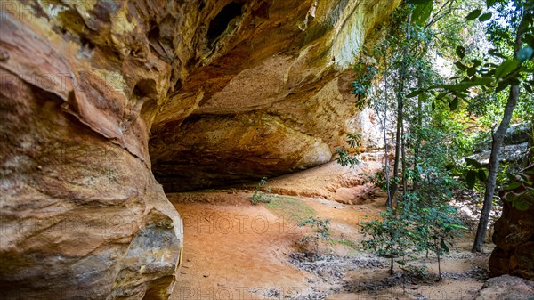 Overhanging cliffs at Pedra Furada